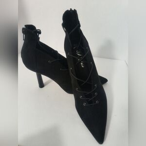New Wild Pair Black Fancy Heels / Size 9